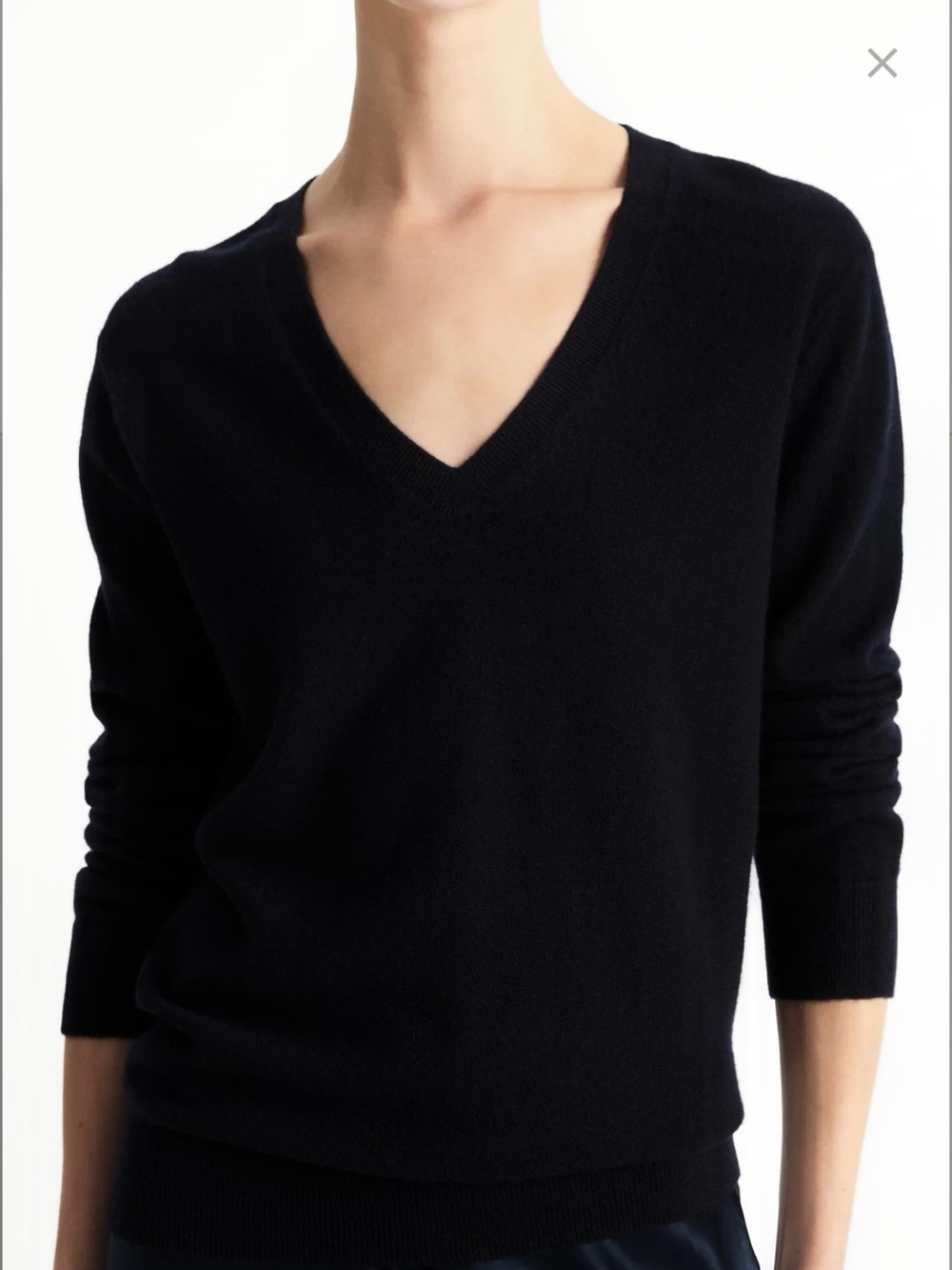 Vince Cashmere Blend Weekend V-Neck in Black